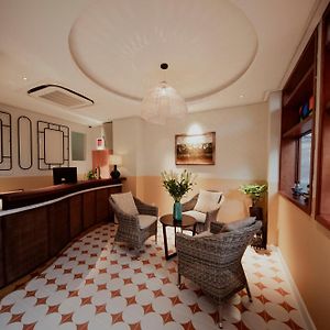 Au Lac Boutique Hotel